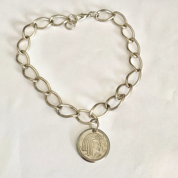 Vintage Egyptian Coin Charm Bracelet Silver Plated 7-10" Chain Egypt Lady Queen - Picture 5 of 7